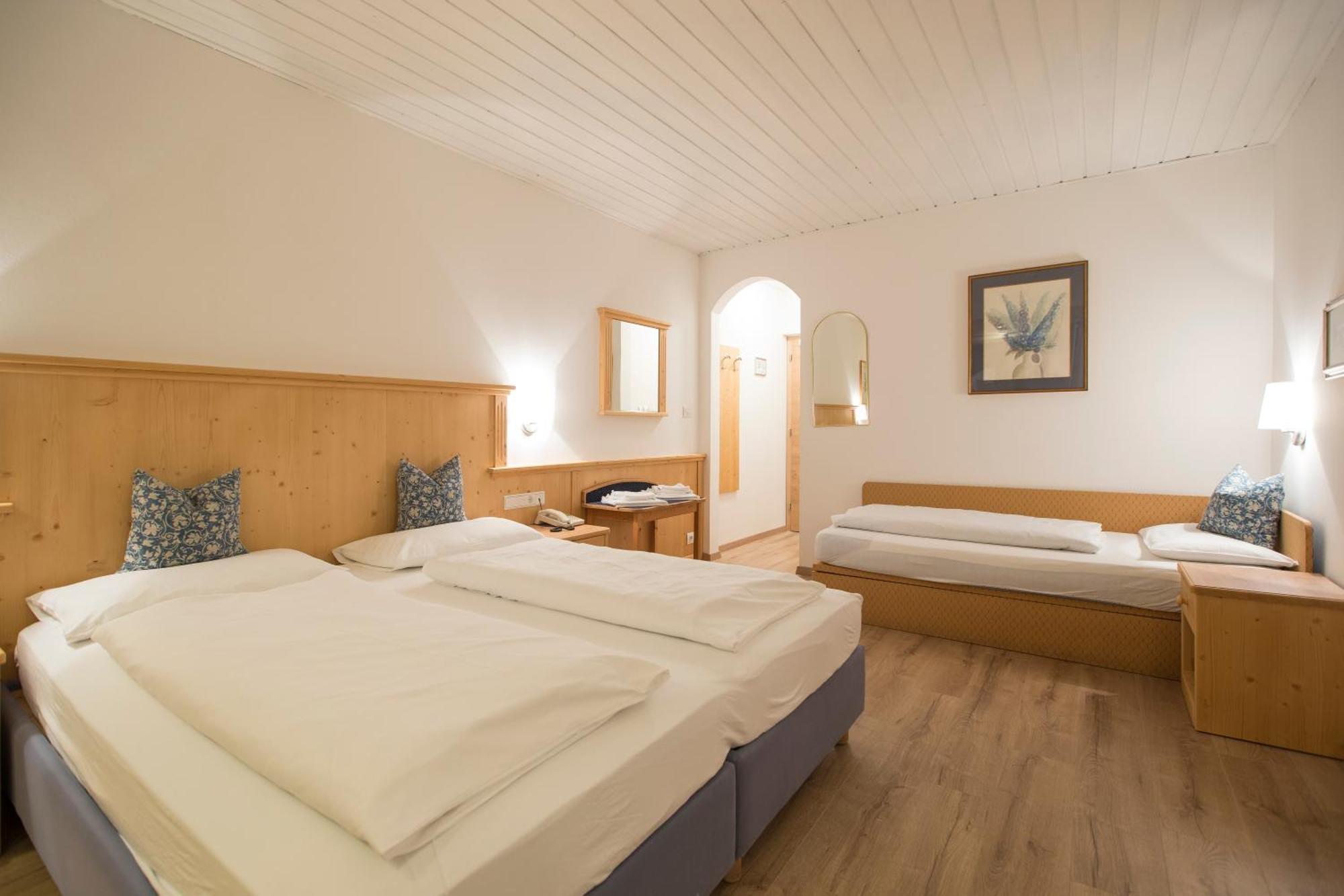 Hotel Krondlhof Brunico Phòng bức ảnh