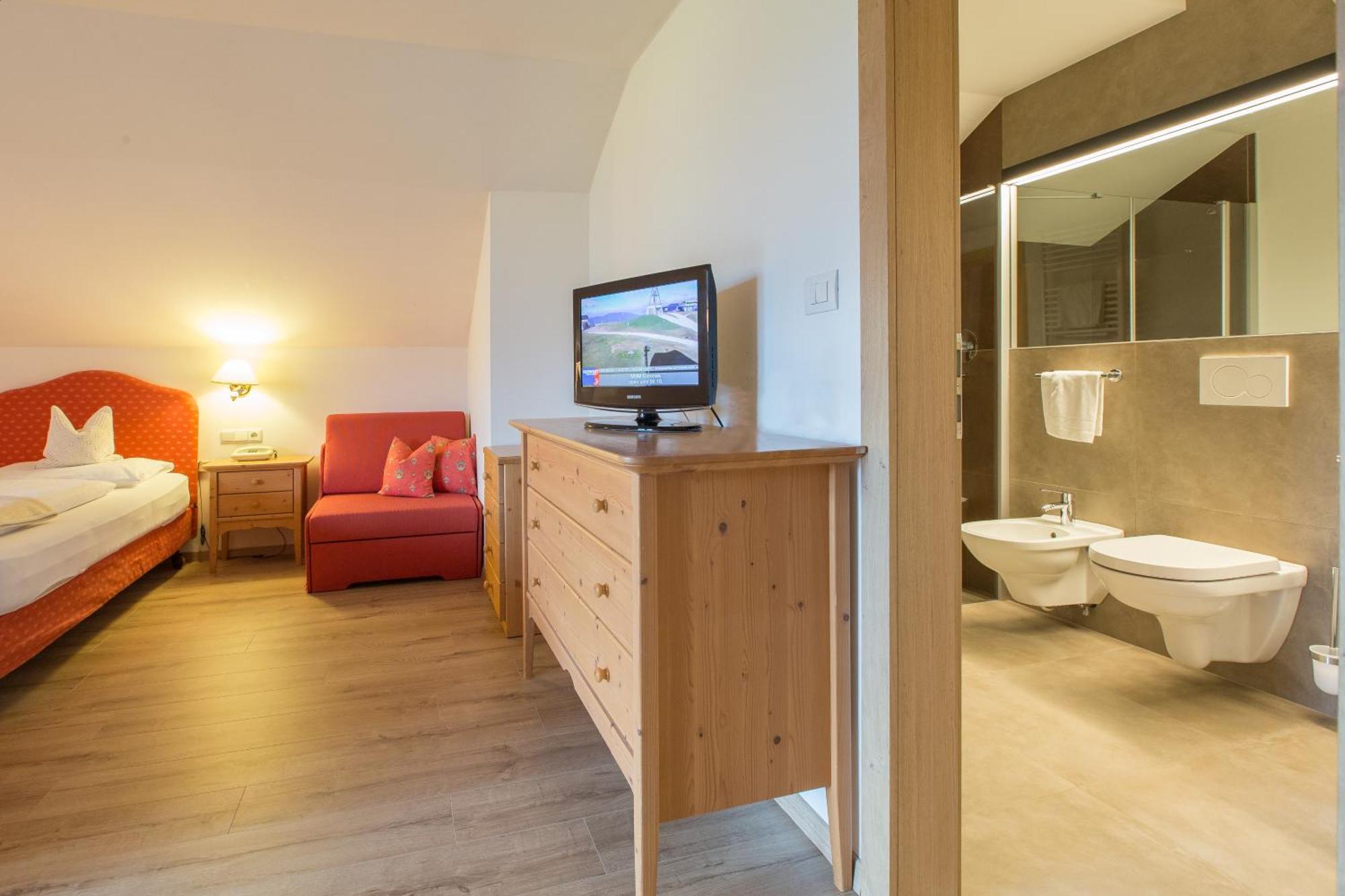 Hotel Krondlhof Brunico Phòng bức ảnh